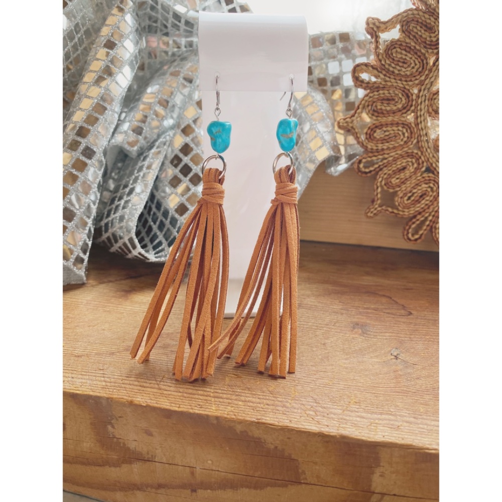 Boutique New Western Earrings - Picture 4 of 4